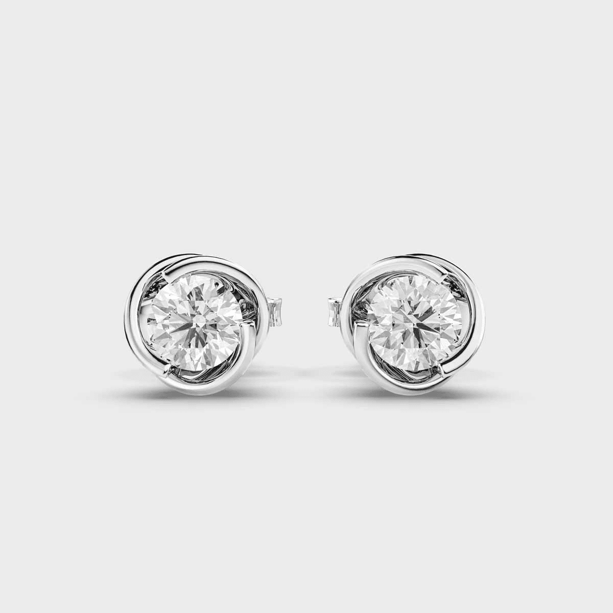 Minimal Lovely Floral Diamond Stud Earrings in 14K Gold